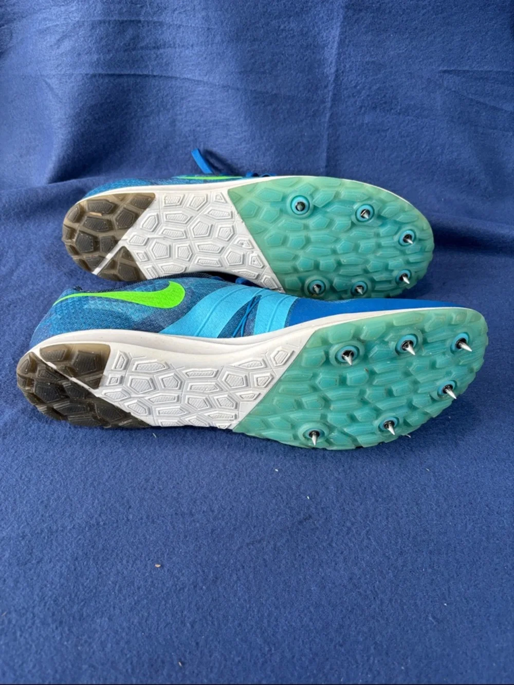 Nike Men's Blue Athletic Running Shoes with Green Swoosh‎